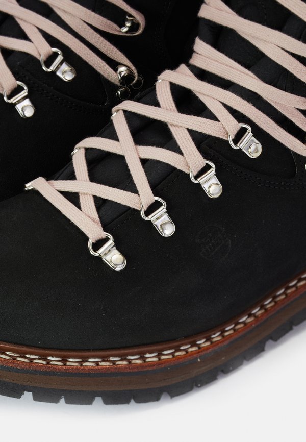 BERGLER UOS - Mountain shoes3