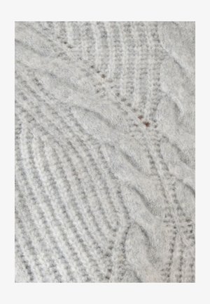 Grijze gebreide stof met een getextureerd kabelpatroon. Zacht, wolachtig materiaal met variërende diktes en subtiele kleurnuances.
