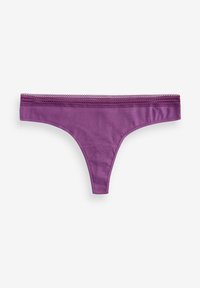 String violet avec une texture lisse, présentant une finition en dentelle à la taille et un design minimaliste pour un port discret.