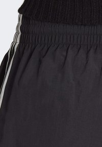 adidas Sportswear ESSENTIALS STRIPES - Sports shorts - black   white