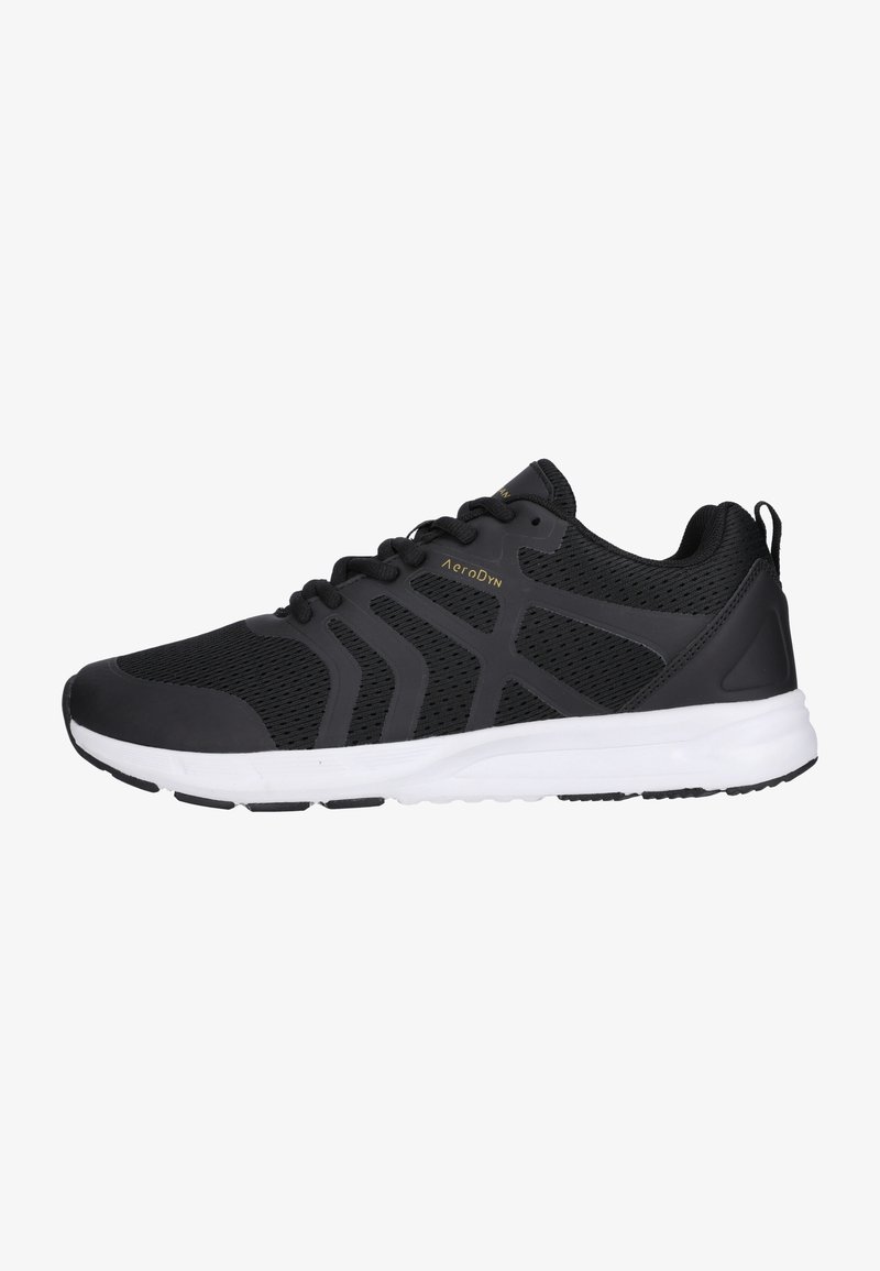 Baskets de sport noires avec tige en mesh, lacets noirs et semelle blanche, avec un marquage discret sur le côté.