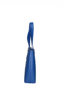 Blauwe leren tote bag met een gestructureerde vorm, platte bodem en lange, platte hengsels. Heeft minimaal stikwerk en geen zichtbare accessoires.