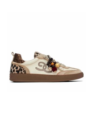 Carmela, ZAPATILLA DE MUJER PLANO - Zapatillas - marron