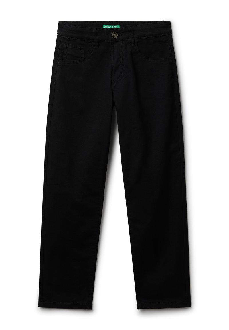 Černé bavlněné kalhoty se rovnými nohavicemi, s předním zapínáním na knoflík, štítkem na pase a čtyřmi kapsami. Hladká textura.