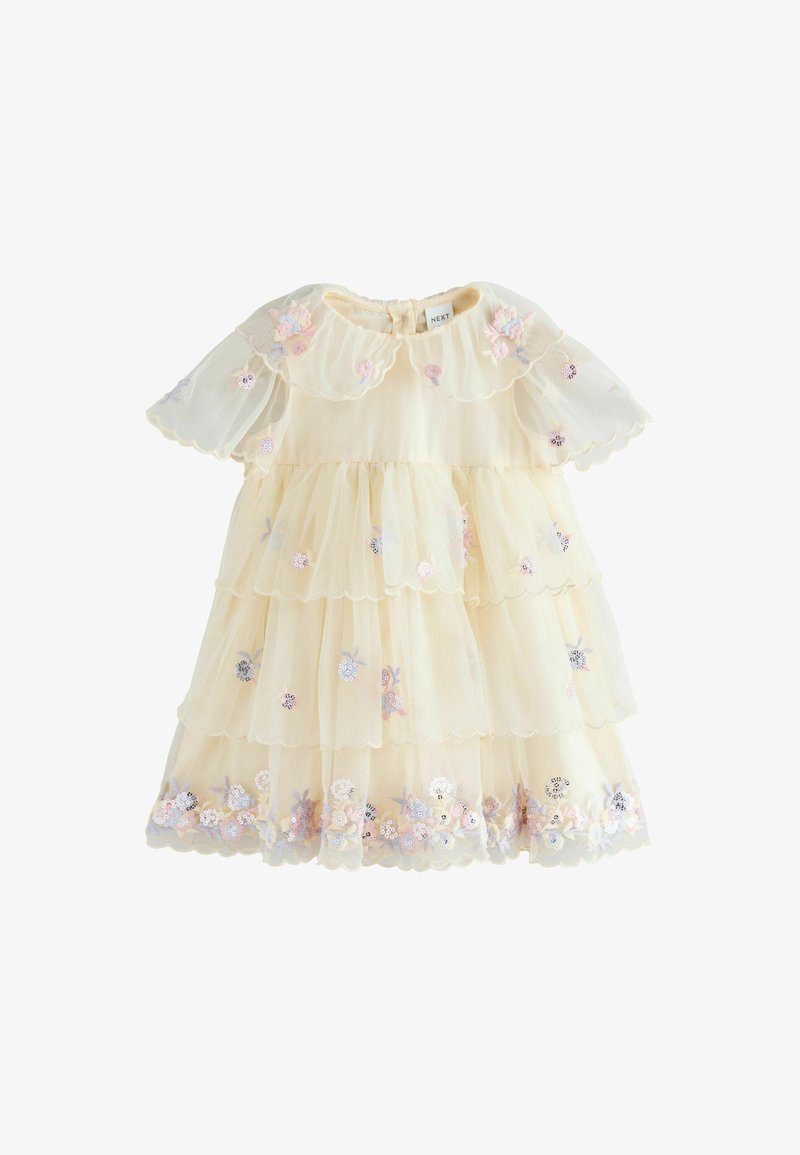 Krémové vrstvené tylové šaty pro batolata s krátkými nafouknutými rukávy, zaoblenými okraji a pastelovou květinovou výšivkou s flitry.