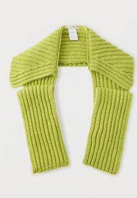 Dicker, gerippter Schal aus strahlend limonengrünem Strickstoff. Verfügt über ein breites, gemütliches Design mit verlängerten Enden für Wärme und Stil.