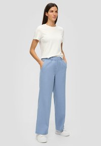 s.Oliver REGULAR BUSINESS  - Stoffhose - blassblau