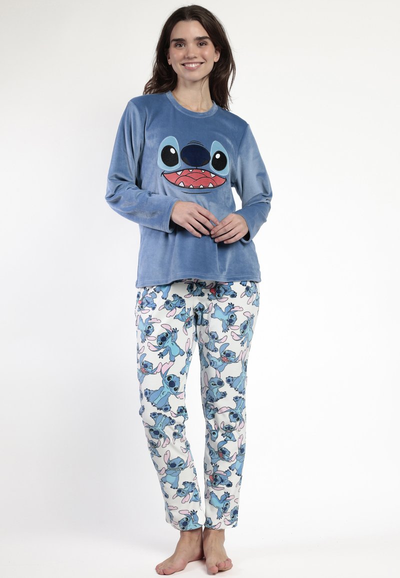 Camisa de pijama de manga larga azul con un gráfico del personaje Stitch; pantalones blancos con un diseño repetido de Stitch en azul; tejido suave, corte relajado.