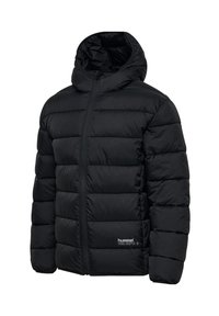 Svart puffjacka med huva, med kviltad design, framtida dragkedja och två sidofickor. Materialet är slätt och isolerat.