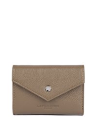 Portafoglio in pelle khaki con superficie testurizzata, patta triangolare e chiusura a pressione argentata. "Lancaster Paris" impresso in basso.