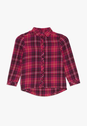 Langärmeliges Hemd mit Knopfleiste, Kariert in Rot, Schwarz, Gelb und Weiß, mit Kragen, flach auf weißem Hintergrund ausgelegt.