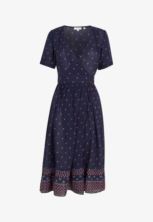 Vestido azul marino hasta la rodilla con mangas cortas, escote en V, pequeño estampado floral rojo, cintura entallada y borde floral contrastado en el dobladillo.