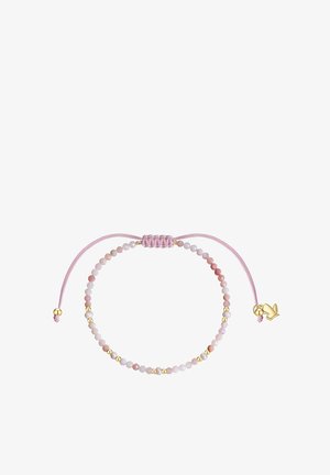 Justerbar pink snor armbånd med skiftevis små pink og hvide perler, gulddetaljer og en gylden sommerfuglcharme i den ene ende.