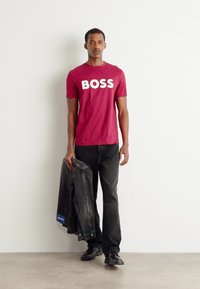 BOSS THINKING - Camiseta estampada - open red
