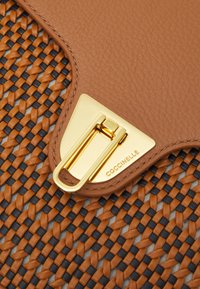 Coccinelle Skuldertasker - camel