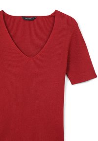 Top corto a maniche corte rosso a coste con scollo a V. Presenta una superficie testurizzata e una vestibilità casual. L'etichetta riporta "CALLIOPE."