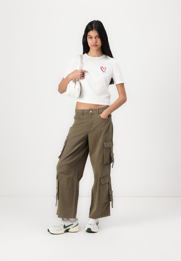 ONLMALFY WIDE PANT - Cargo trousers - kalamata2