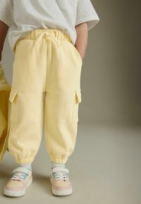 Next Kapsáče - yellow