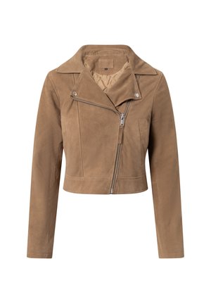 Lichtbruine, gecropte suède jas met een asymmetrische zilveren rits en brede reverskraag, lange mouwen en drukknopdetails.