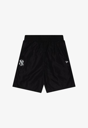 Pantaloncini sportivi neri con fascia elastica in vita, con logo bianco dei New York Yankees sulla gamba sinistra e piccolo logo del marchio sulla gamba destra.