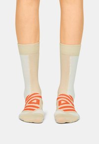 On PERFORMANCE HIGH - Sportzoknik - haze   flame