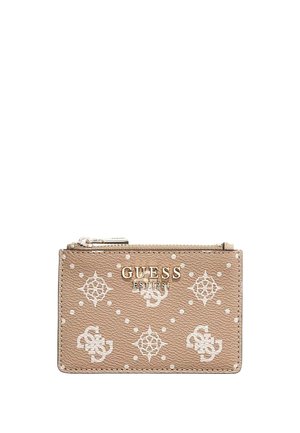 Porta carte Guess beige con motivo logo bianco, scritta dorata "GUESS EST 1981" e tasca superiore con cerniera.