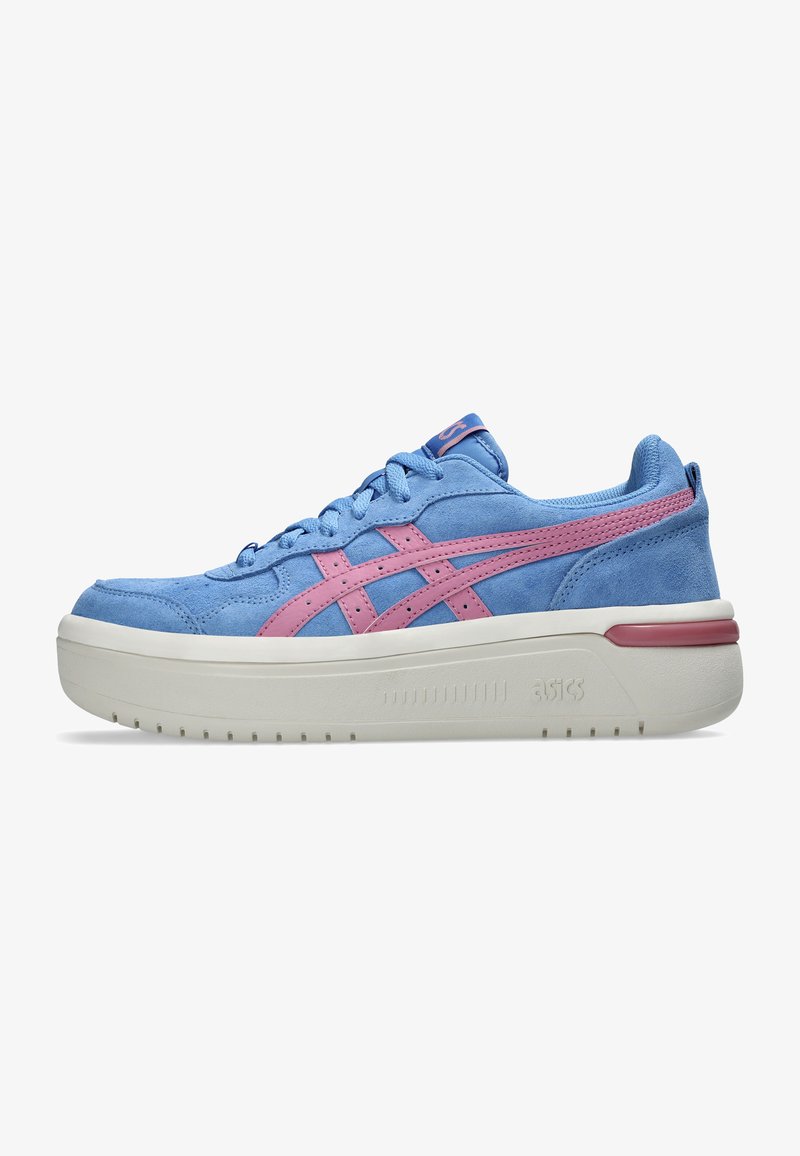 Blue suede sneakers with pink accents, featuring a thick white sole, round toe, and contrasting laces. Includes logo detail on the tongue.
