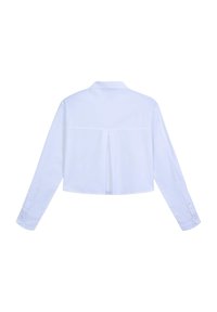 Camicia bianca a maniche lunghe e cropped con piega centrale sul retro e polsini con bottoni, esposta su uno sfondo bianco.