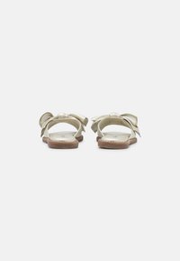 s.Oliver Mules - champagne