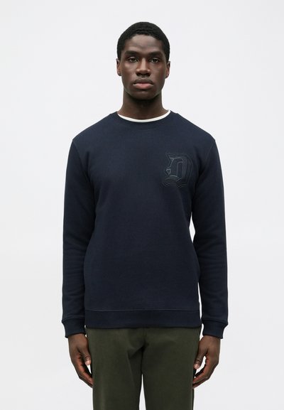 Marineblauer Sweatshirt mit Rundhalsausschnitt, langen Ärmeln und gerippten Bündchen. Mit einem strukturierten 'D'-Logo auf der Brust. Aus Baumwollmischung gefertigt.