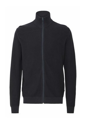 Črna zadrgo zaprta jopica z visokim ovratnikom, teksturirano pleteno blago, rebrasti manšeti in rob, ki vsebuje diskretno zadrgo ob sprednjem delu.