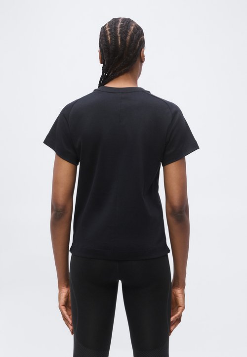 adidas SOFT LUX TEE - Basic T-shirt - black — foto 3