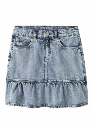 Jupe en denim bleu clair avec poches avant, passants de ceinture, fermeture par boutons et détail à l'ourlet volanté.