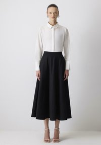 Touché Privé CUT - A-linjainen hame - black