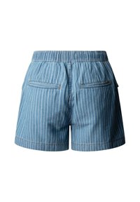 Pantalones cortos de mezclilla azul con rayas finas, pretina elástica y dos bolsillos traseros tipo ojal.