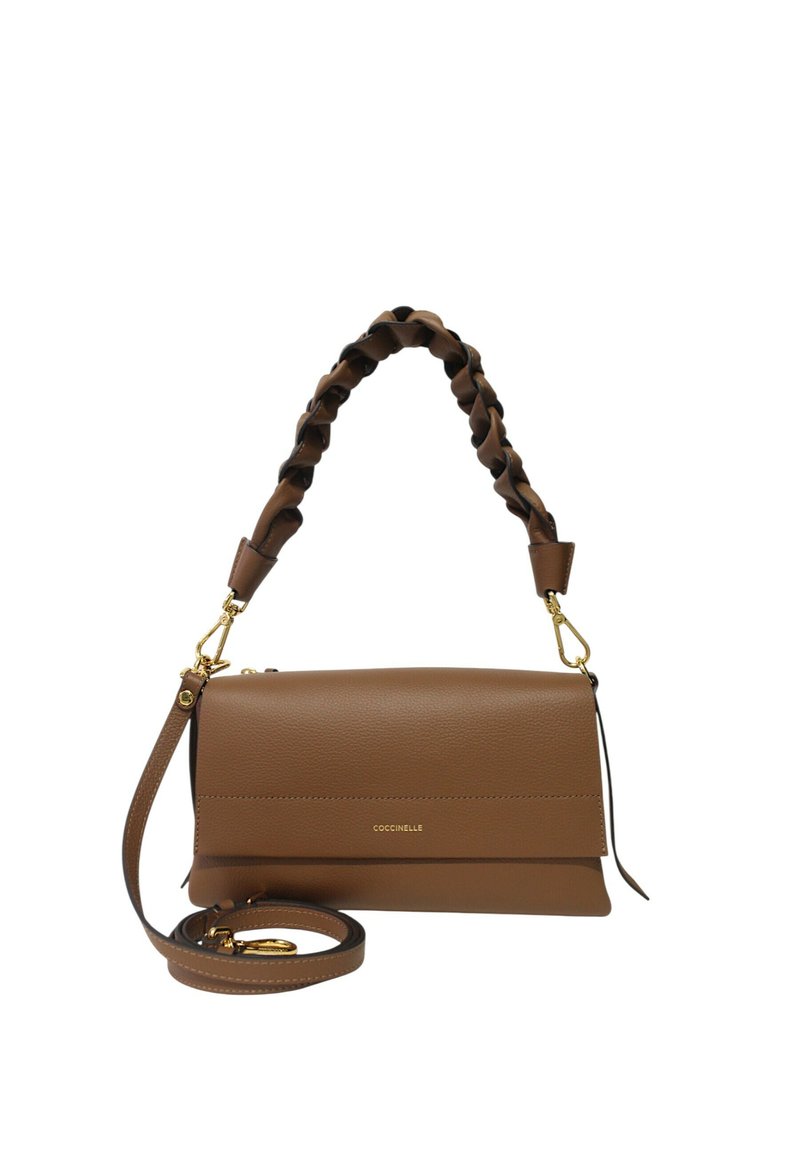 Borsa a tracolla in pelle marrone con manico intrecciato e cintura staccabile. Dettagli in hardware dorato e texture liscia.