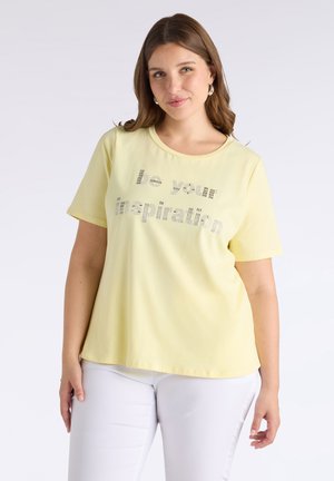 CON SCRITTA IN BORCHIE - T-shirt con stampa - giallo