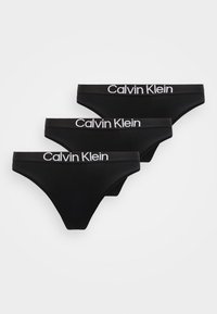 Μαύρα βαμβακερά εσώρουχα σε πακέτο των τριών, με χοντρή μέση που φέρει το λευκό λογότυπο "Calvin Klein". Λείο ύφασμα, με σχεδιασμό χαμηλής μέσης.
