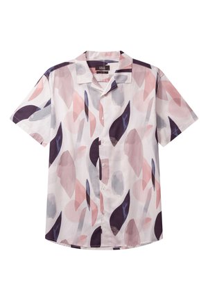 Camisa de manga corta en tela ligera con un estampado abstracto de hojas multicolores en tonos rosa, púrpura y gris. Diseño abotonado.