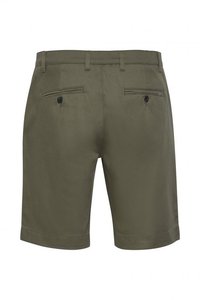 Shorts vert olive avec un tissage texturé, dotés d'une taille élastique et de deux poches arrière avec boutons. Coupés juste au-dessus du genou.