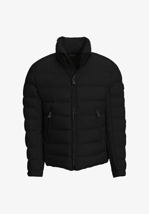Zwarte pufferjack met een hoge kraag, ritsluiting en twee voortassen met schuine openingen. Gestructureerde, gewatteerde buitenkant.