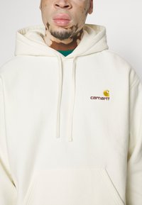 Carhartt WIP HOODED AMERICAN SCRIPT - Felpa con cappuccio - wax