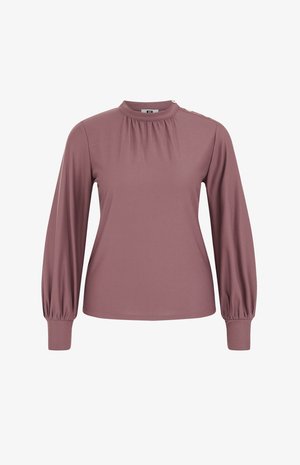 Vrtná ružová blúzka s dlhými rukávmi, vysokým výstrihom, riasenými detailmi a gombíkmi na pleci. Mäkký materiál, pohodlný strih.