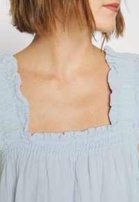 Pieces PCLELOU - Blusa - kentucky blue