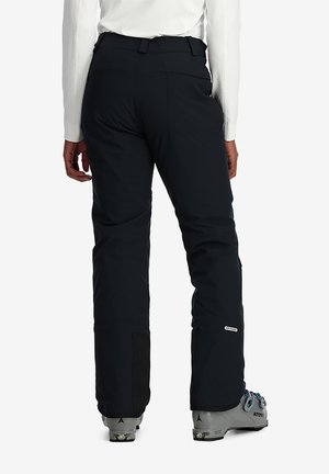 Schwarze wasserdichte Skihosen mit einer körpernahen Passform, verstellbarem Bund und verstärkten Bündchen. Gummiertes Logo an der linken Oberschenkelseite.