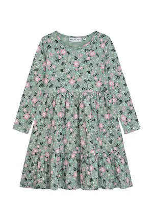 Grünes Blumenkleid mit langen Ärmeln, verziert mit rosa Blumen und schwarzen Blättern, mit gestuften Rüschenrock und rundem Ausschnitt. Hergestellt aus weichem Stoff.