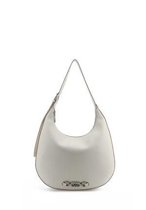 Borsa a tracolla in pelle bianca con dettaglio catena argentata alla base e una singola tracolla regolabile su sfondo bianco.