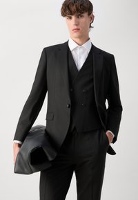 HUGO ARTI HESTEN SET - Gilet elegante - black