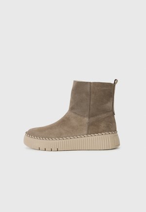 Winter boots - grey