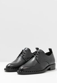 Bianco Derbies - black